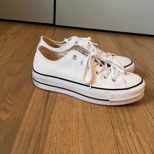 Platform Leather Lowtop Converse Women’s size 9